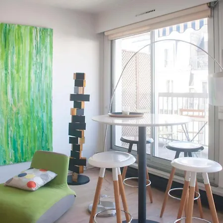 Appt With Balcony In The Heart Of Paris Apartment *