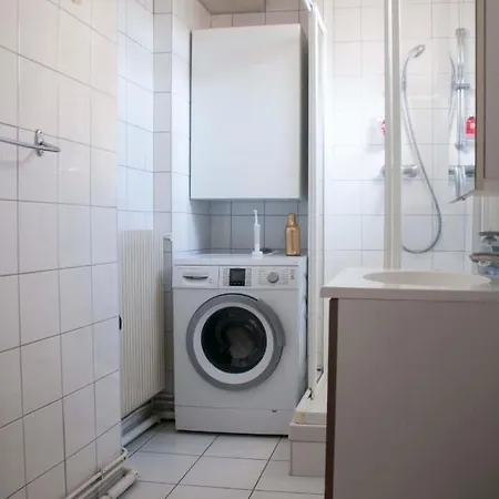 Appt With Balcony In The Heart Of Paris Apartment *