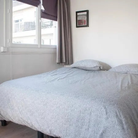 Appt With Balcony In The Heart Of Paris