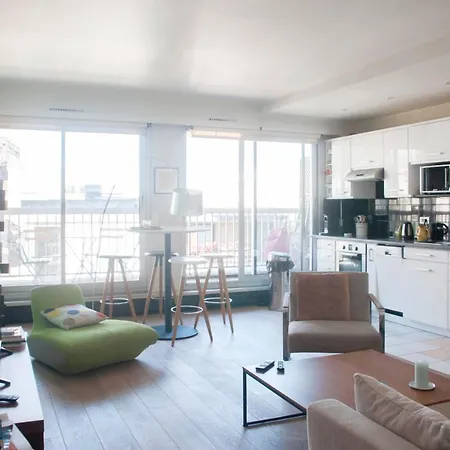 Appt With Balcony In The Heart Of Paris