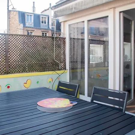 Appt With Balcony In The Heart Of Paris Apartment *